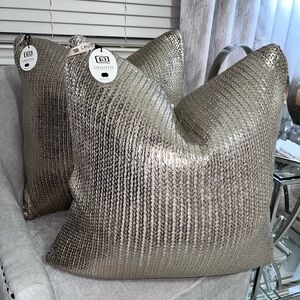 1-NWT CALLISTO HOME PIPER ACRYLIC KNIT PIPER GOLD DECORATIVE PILLOW